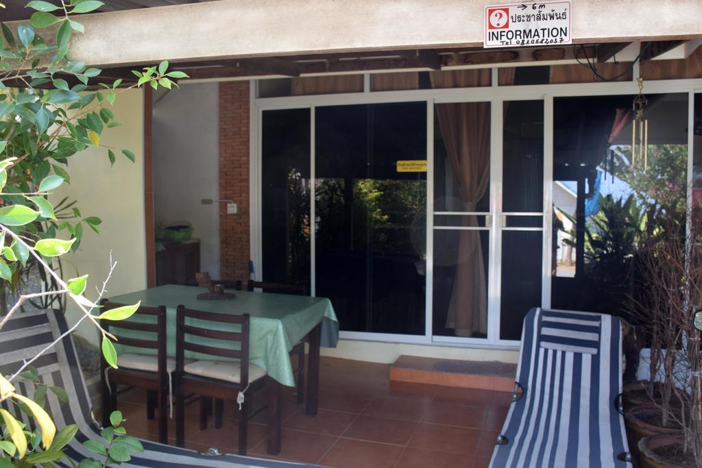 Sanuk Bungalows Rawai Rom bilde
